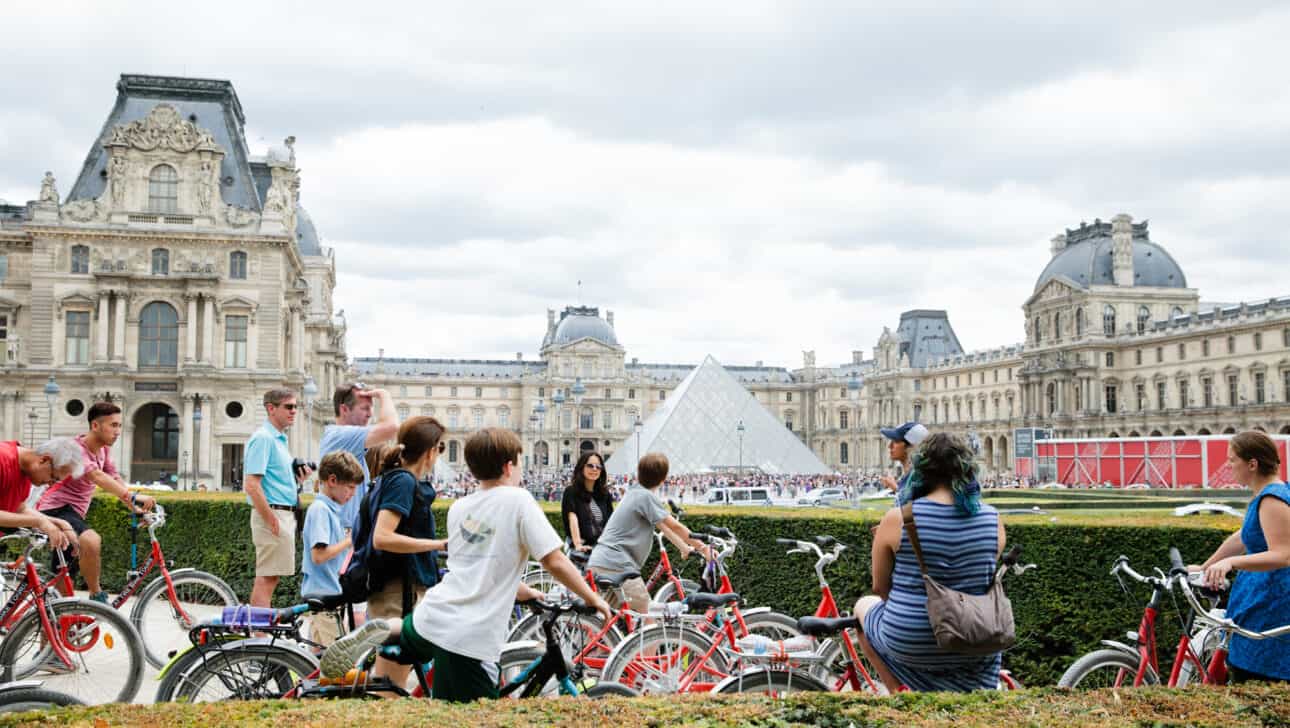 Paris, Paris Bike Tours, Paris Day Bike Tour, Highlights, Paris-Bike-Tours-Paris-Day-Bike-Tour-Paris-Daybike-Louvre.