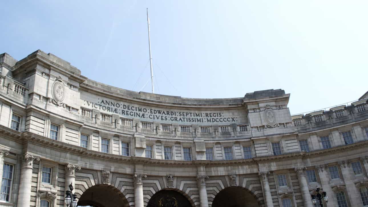 London, Royal London Bike Tour, Highlights, Royal-London-Bike-Tour-Admiralty-Arch.