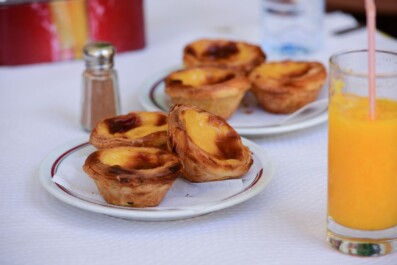 Pastel de nata with a glass of orange juice