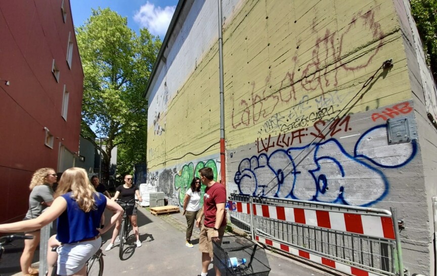 A guide explains the street art in Cologne